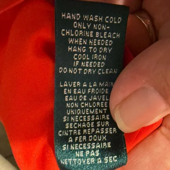 LAUREN RALPH LAUREN Women’s Elegant Red Sleeveless Dress
Size 6P - Picture 9 of 9